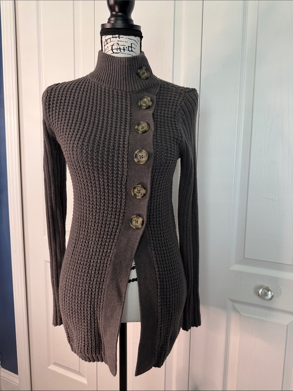 GAP Women’s Gray Ribbed Button-Front Sweater